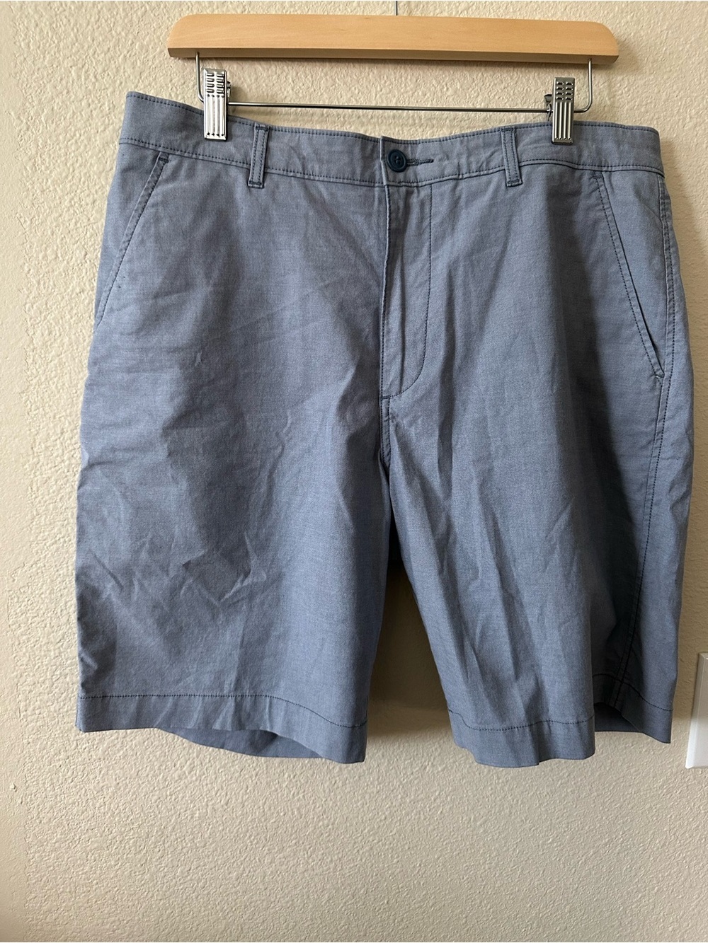 Dockers Men's Classic Chino Shorts in Light Gray size 33/ NWOT 1320